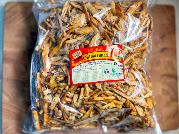 Нитка ЖАРЕНАЯ "Чеснок с зеленью" Oktobersnack 1 кг (сырный продукт) в Кирове