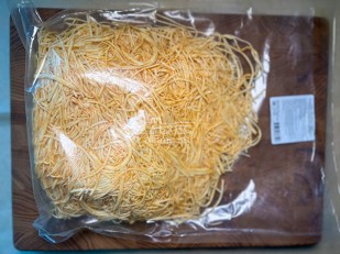 Сыр Чечил АССОРТИ 150гр: Сырный продукт ФЕРМЕРСКИЙ паутинка с паприкой